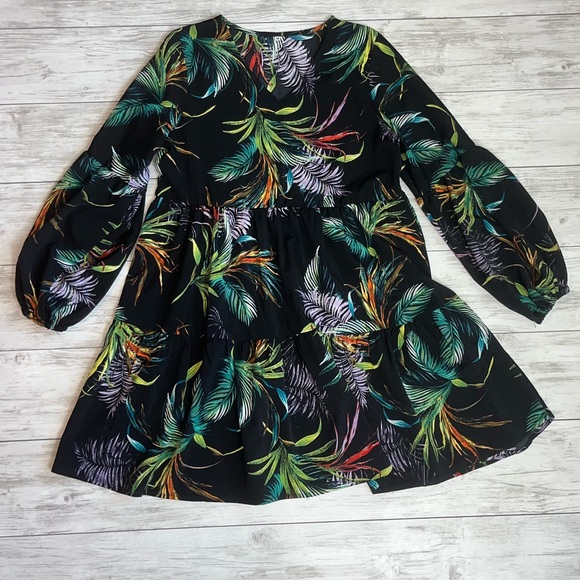 Dresses & Skirts - Black Long Sleeved Floral Dress Size Medium